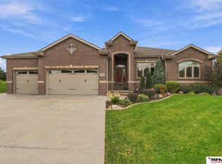 6931 Laurent Cir, Lincoln, NE 68526