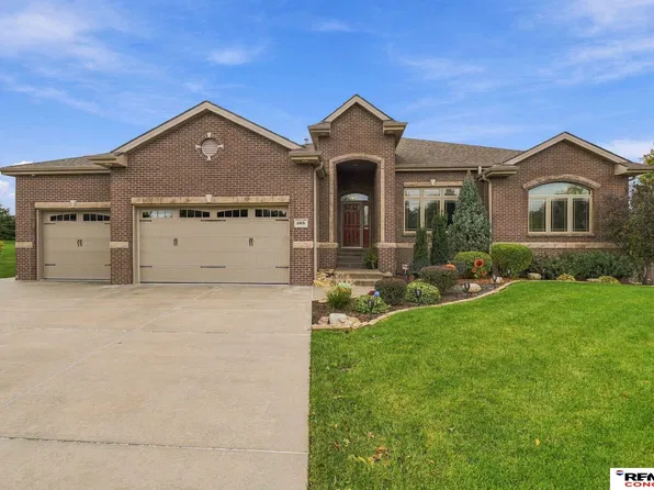 6931 Laurent Cir, Lincoln, NE 68526