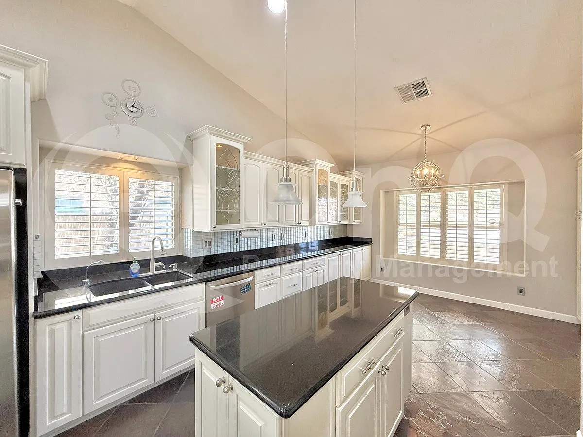 3 bed, 2.0 bath, 1849 sqft, $3,950 — Photo 4