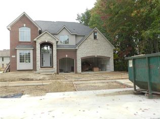 6304 Spring View Dr, Troy, MI 48085