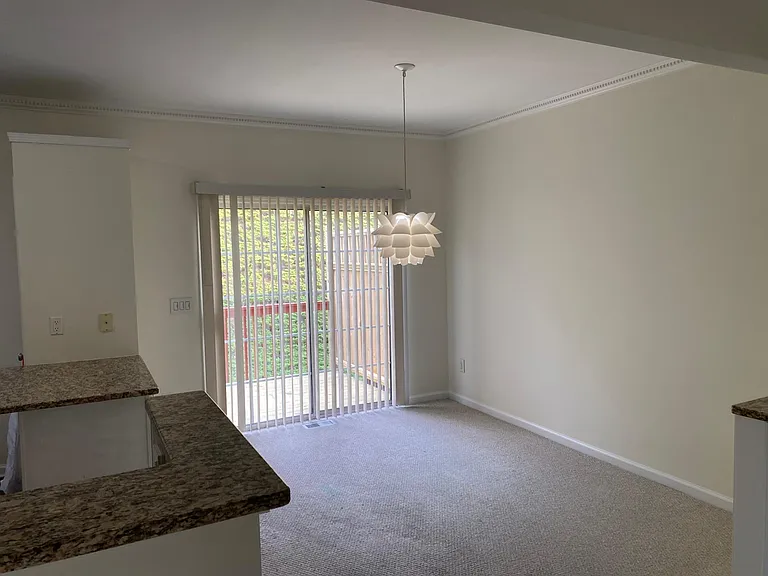 1028 Thornborough Dr — Photo 11