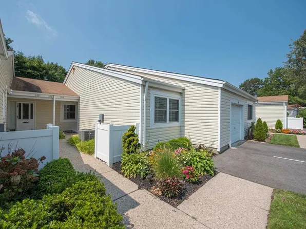 106 Cabot Ct W, Saint James, NY 11780