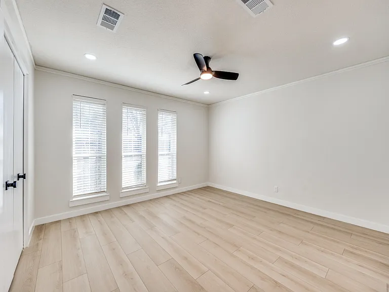 2409 Regal Rd — Photo 20