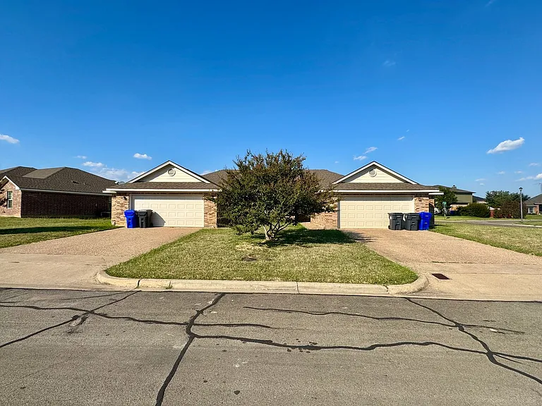 10201 Iris Ln #A — Photo 1