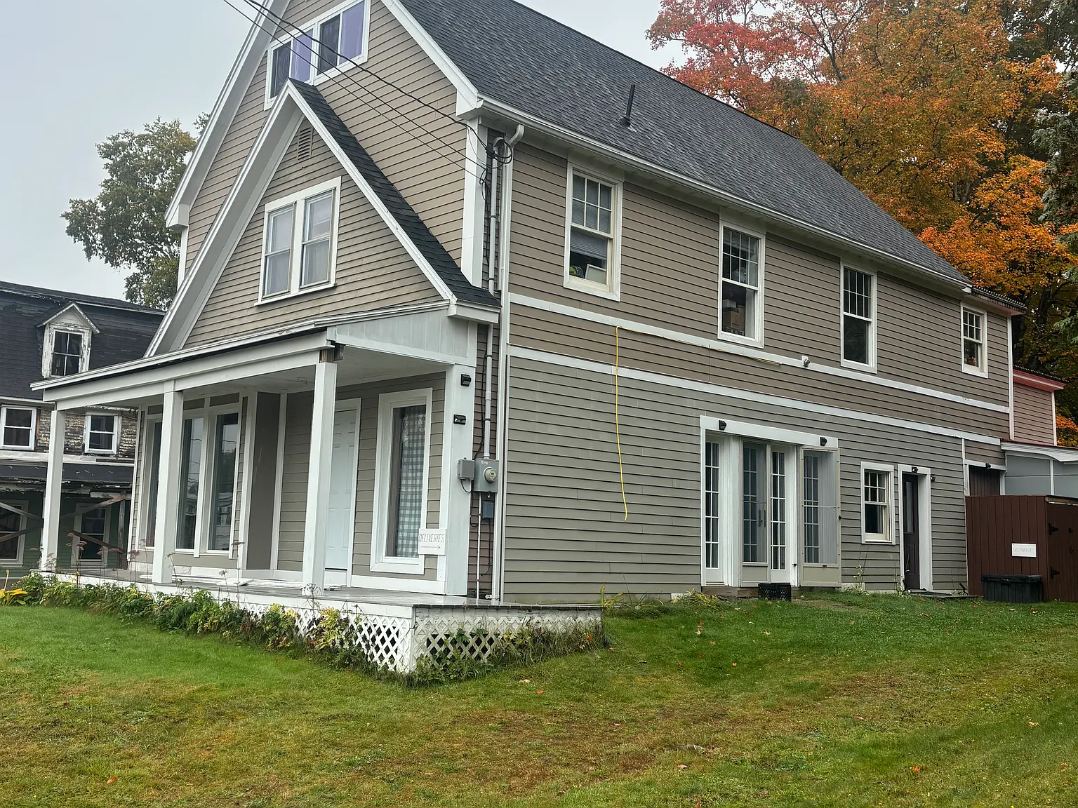 2 bed, 700 sqft, $1,600 — Photo 2