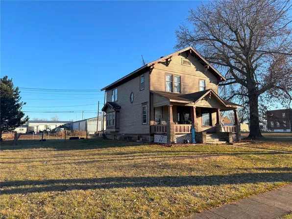 212 W Walnut St, Shelbina, MO 63468