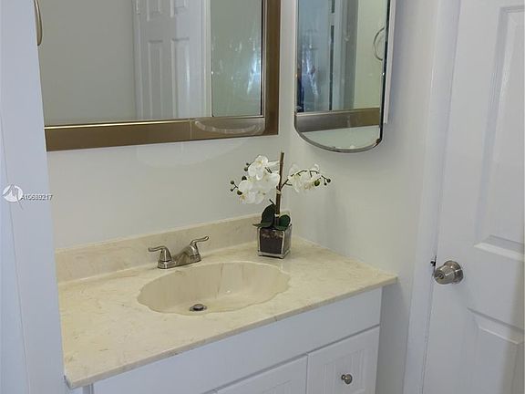 3rd image of 1614 West Ave APT 603