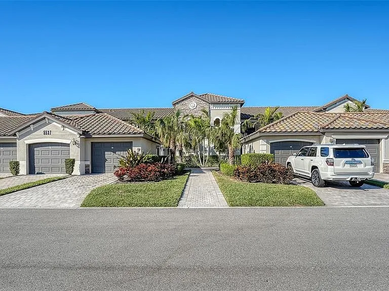 5537 Palmer Cir #201 — Photo 2