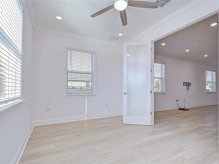 10027 Dolphin Gull Cir — Photo 35