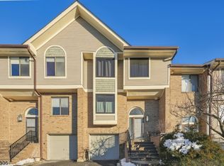 10 Louisburg Sq, Verona, NJ 07044