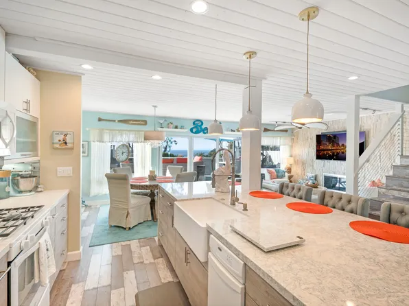 303 8th St, Del Mar, CA 92014