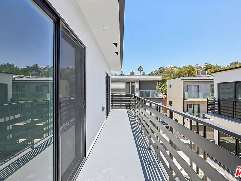2111 Holly Dr #2 — Photo 3