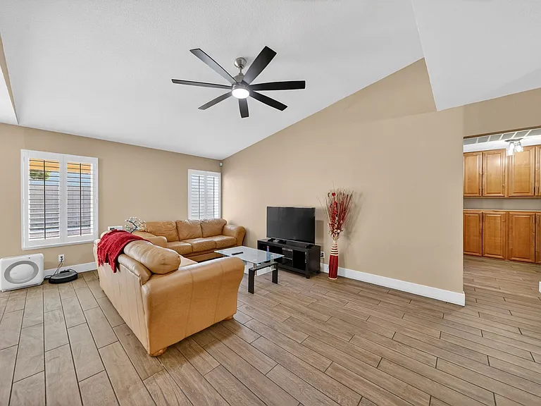 6717 Atwood Ave — Photo 10