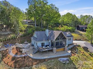 467 Crystal Heights Dr, Hendersonville, NC 28739