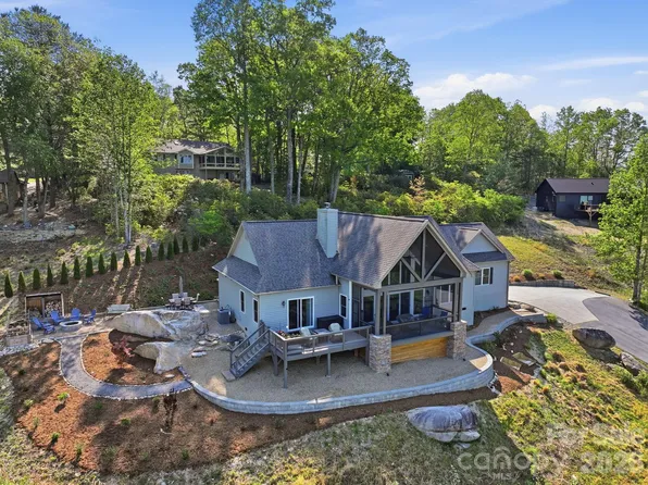 467 Crystal Heights Dr, Hendersonville, NC 28739