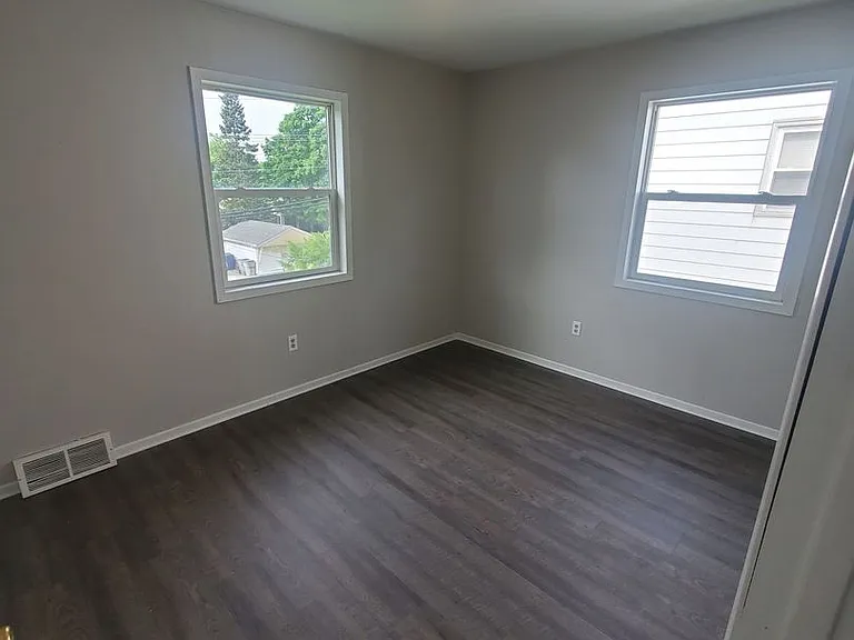 8109-8111 W Villard Ave. (Duplex) — Photo 13