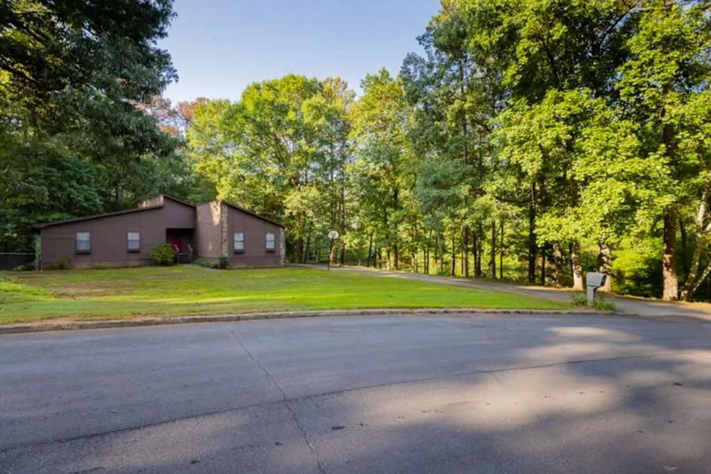 3433 Deshong Dr photo 1
