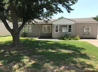 27 Faircrest Dr, Hutchinson, KS 67502