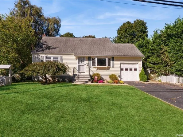 31 Glen Cove Drive, Glen Head, NY 11545