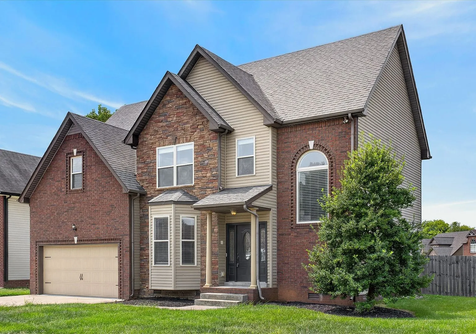 Pet Friendly Three Bedroom! — Photo 3