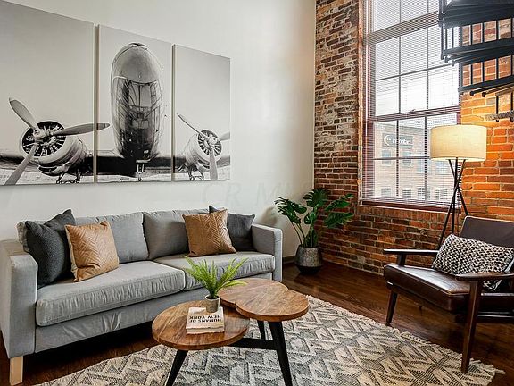4th image of 544 S Front St #305