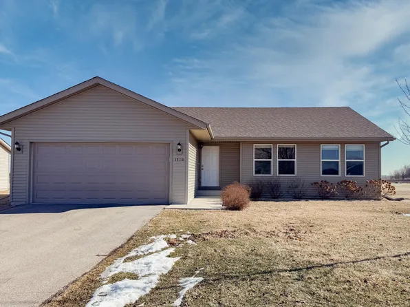 1710 Parkside Dr, Belvidere, IL 61008