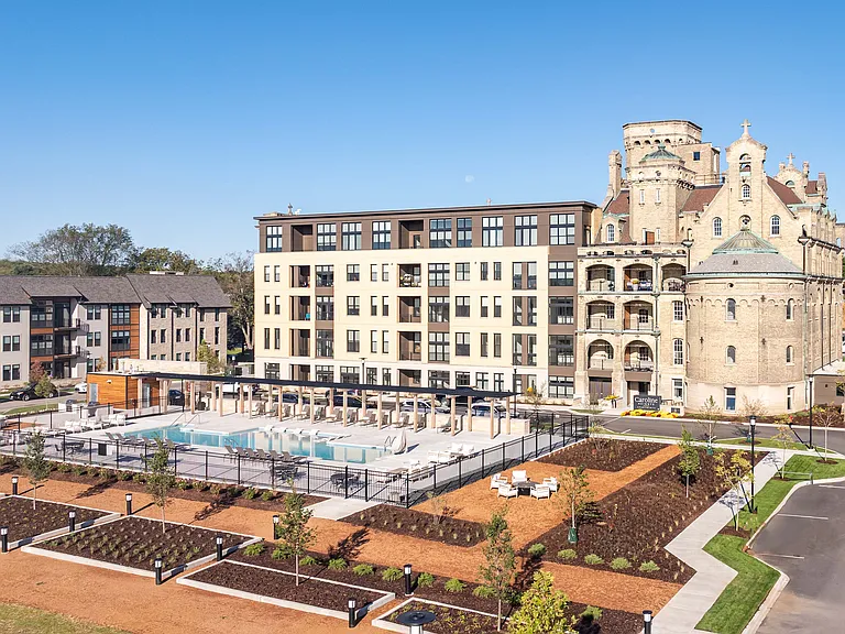 Caroline Heights Apartments — Photo 32