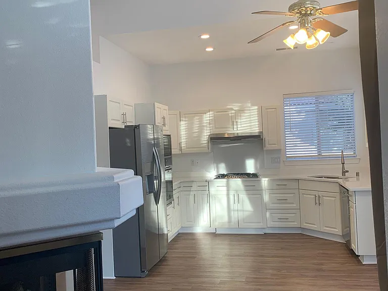 11608 Penfield Ln NE — Photo 14