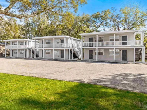 6631 Magnolia St, Milton, FL 32570
