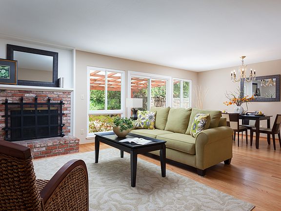3rd image of 4552 Fieldcrest Dr