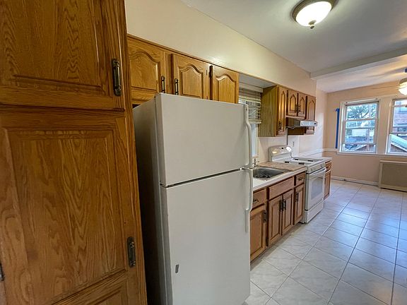 4th image of 3236 Lucerne St #1