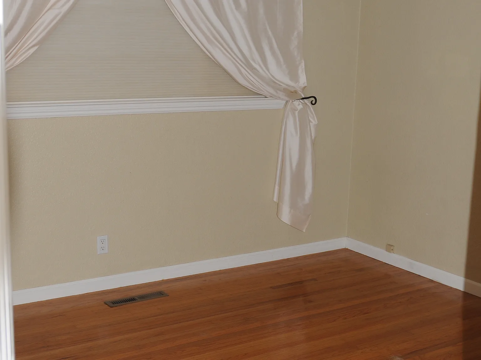 3 bed, 1473 sqft, $4,600 — Photo 4