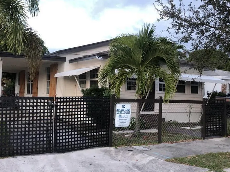 1115 Grant St — Photo 3