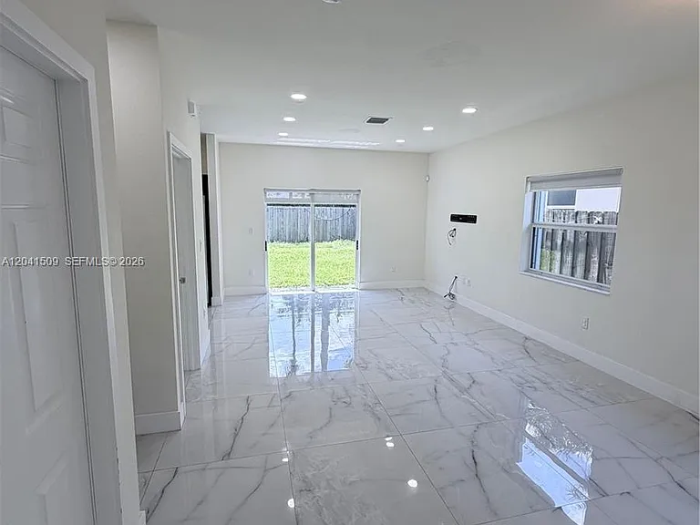 268 SE 31st Ave — Photo 12