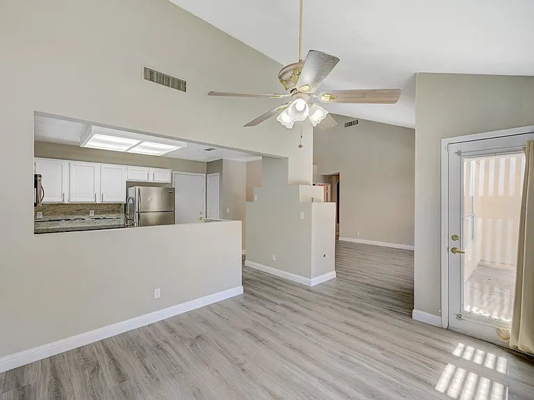 9421 Valley Hills Ave — Photo 11