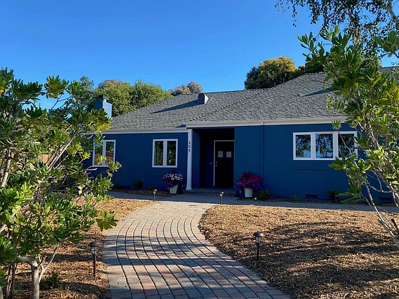 2nd image of 205 W Floresta Way