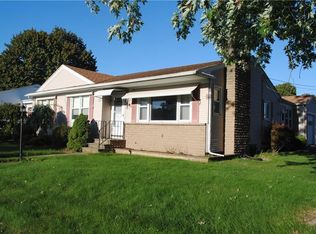 1 Hillview Dr, North Providence, RI 02904