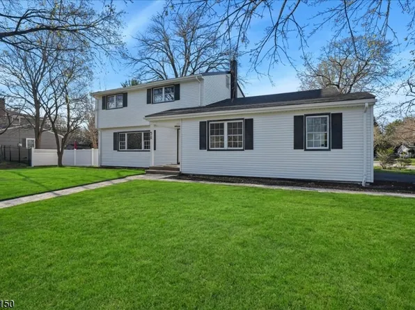 56 Manor Rd, Harrington Park Boro, NJ 07640