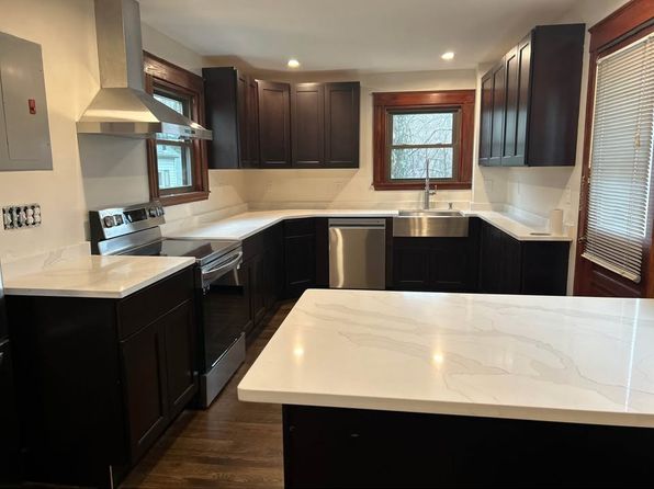 215 Pearl St FLOOR 2