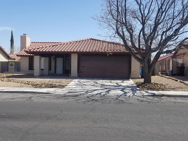 3309 N Miramar Dr — Photo 1