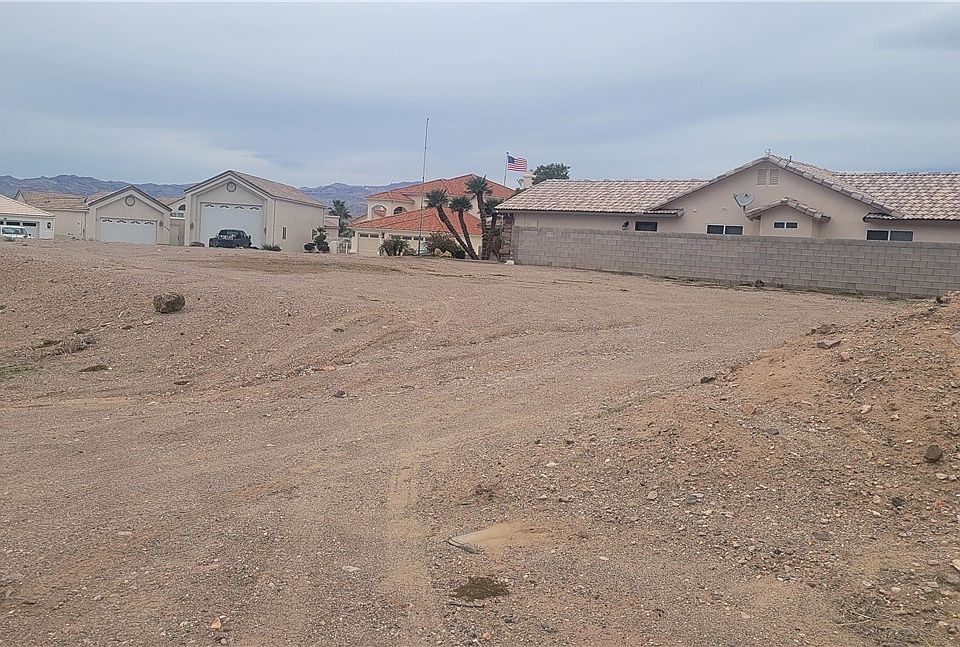 2nd image of 2561 North Ridge Avenue