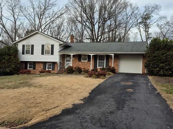 1102 7th Ave, Farmville, VA 23901