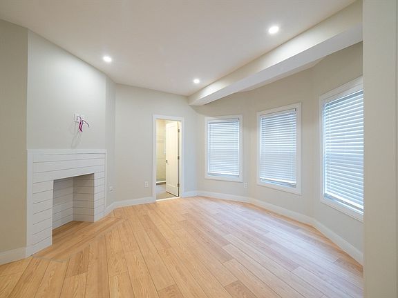 4th image of 20 Winslow Rd #1