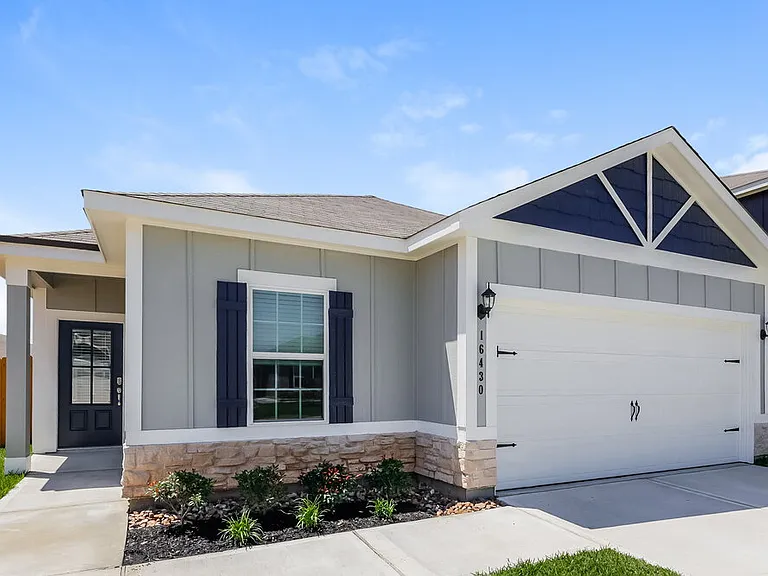 16430 Honeysuckle Hill Dr — Photo 1