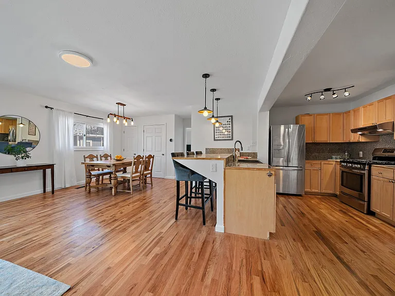 3224 S Elm St — Photo 15