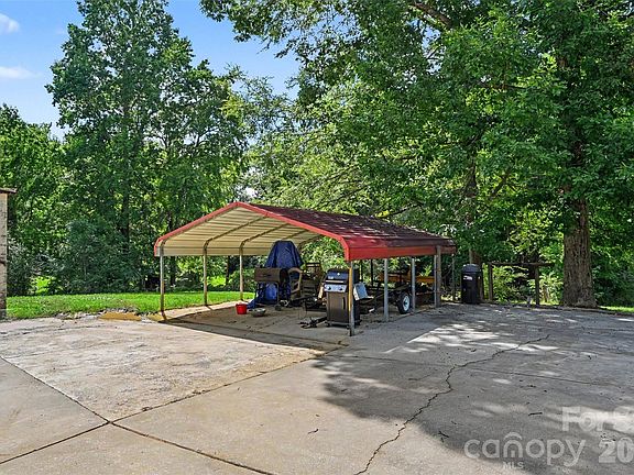 4th image of 2223 Camp Creek Rd