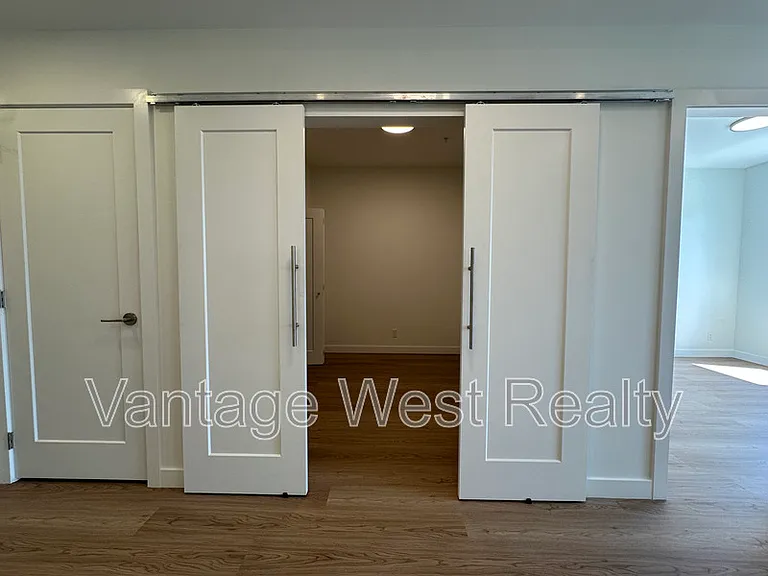 1380 Pridham Ave #305 — Photo 3