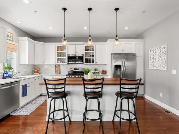 38 Stonehaven Dr, Weymouth, MA 02190