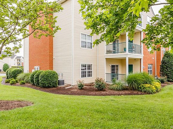 3rd image of 9601 Links Way APT A