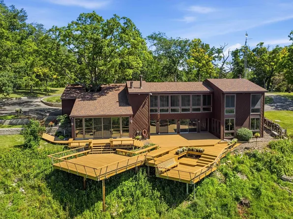 3485 Echo Hills Dr, Bellevue, IA 52031
